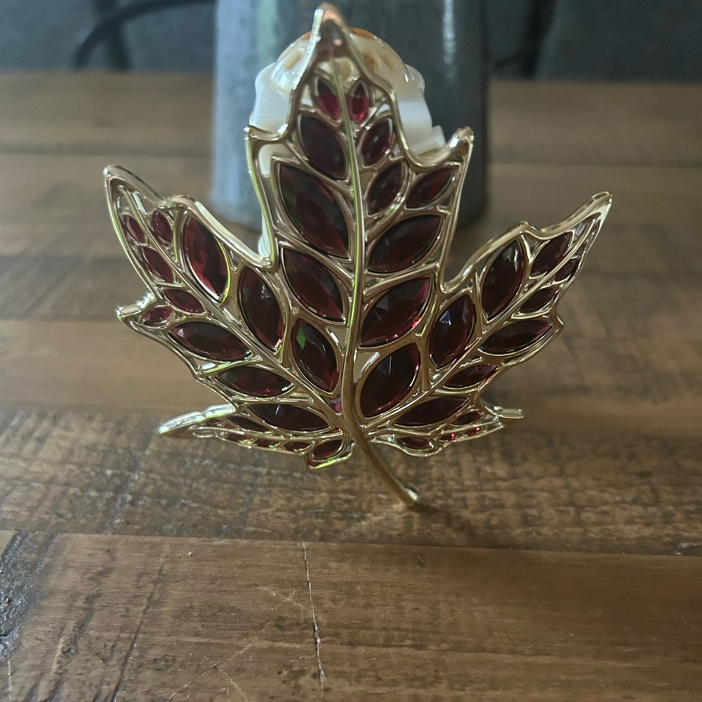 Bath And Body Works Gold‎ And Brown Stone And Metal Leaf Fall Wallflower